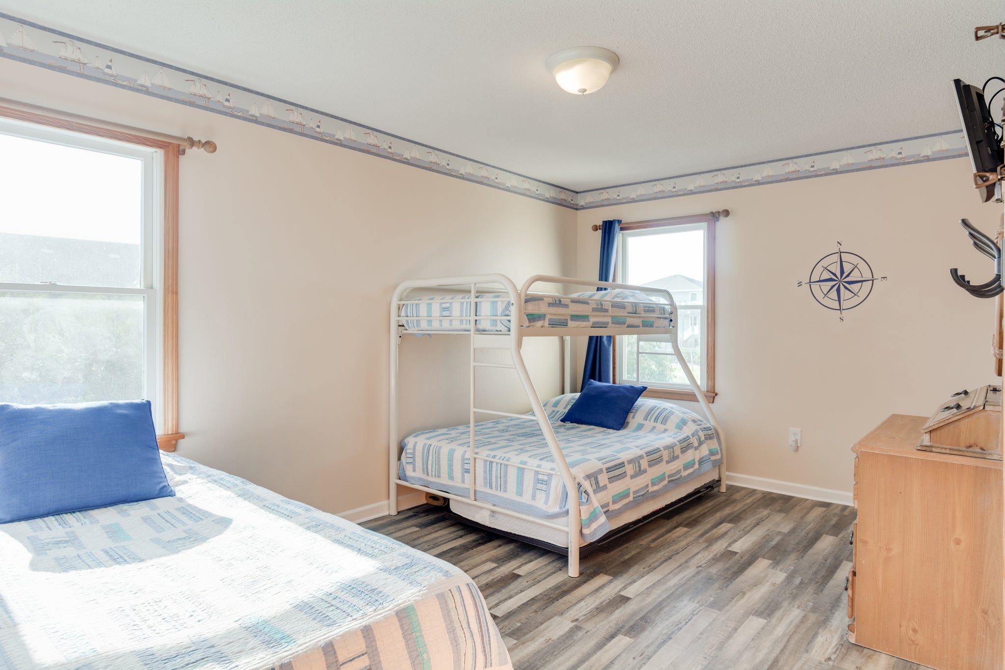 OH100: SeaClusion | Mid Level Bedroom 2