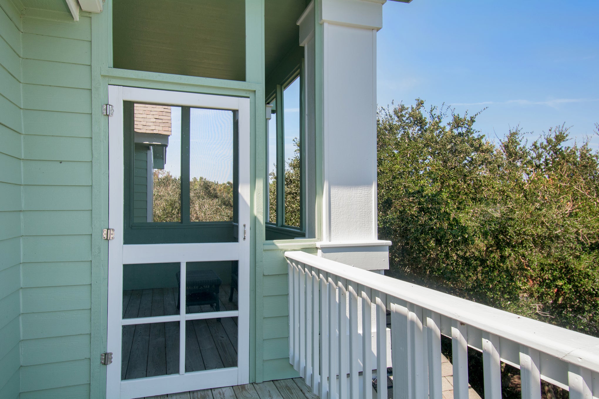 CC112: Brown Dog by the Sea l Top Level Screened Porch