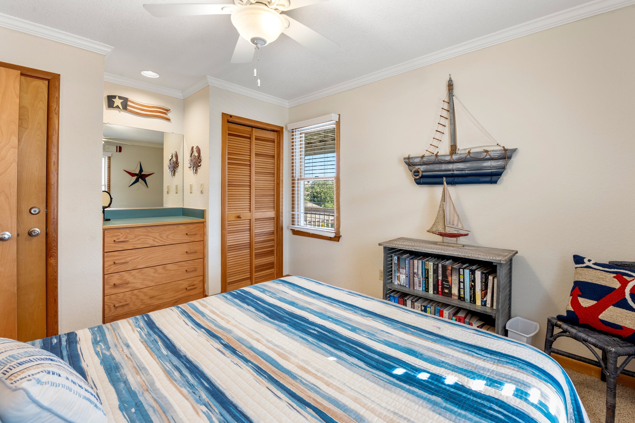 WH359: A Whale Of A Time | Mid Level Bedroom 2