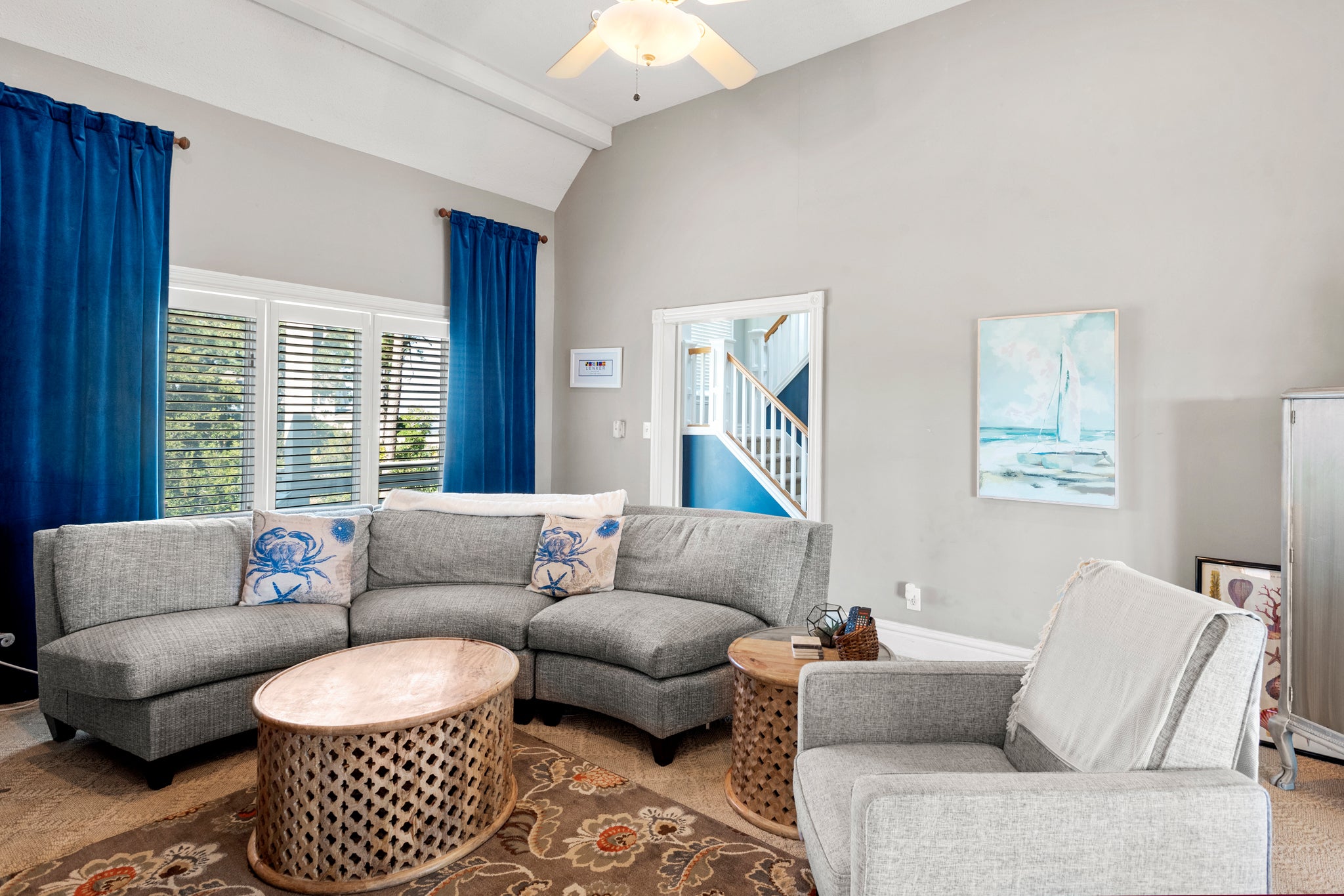 MNT1148: Sound Choice In Manteo | Mid Level Living Area