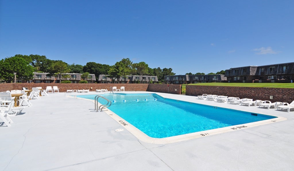 Villas - Community Pool