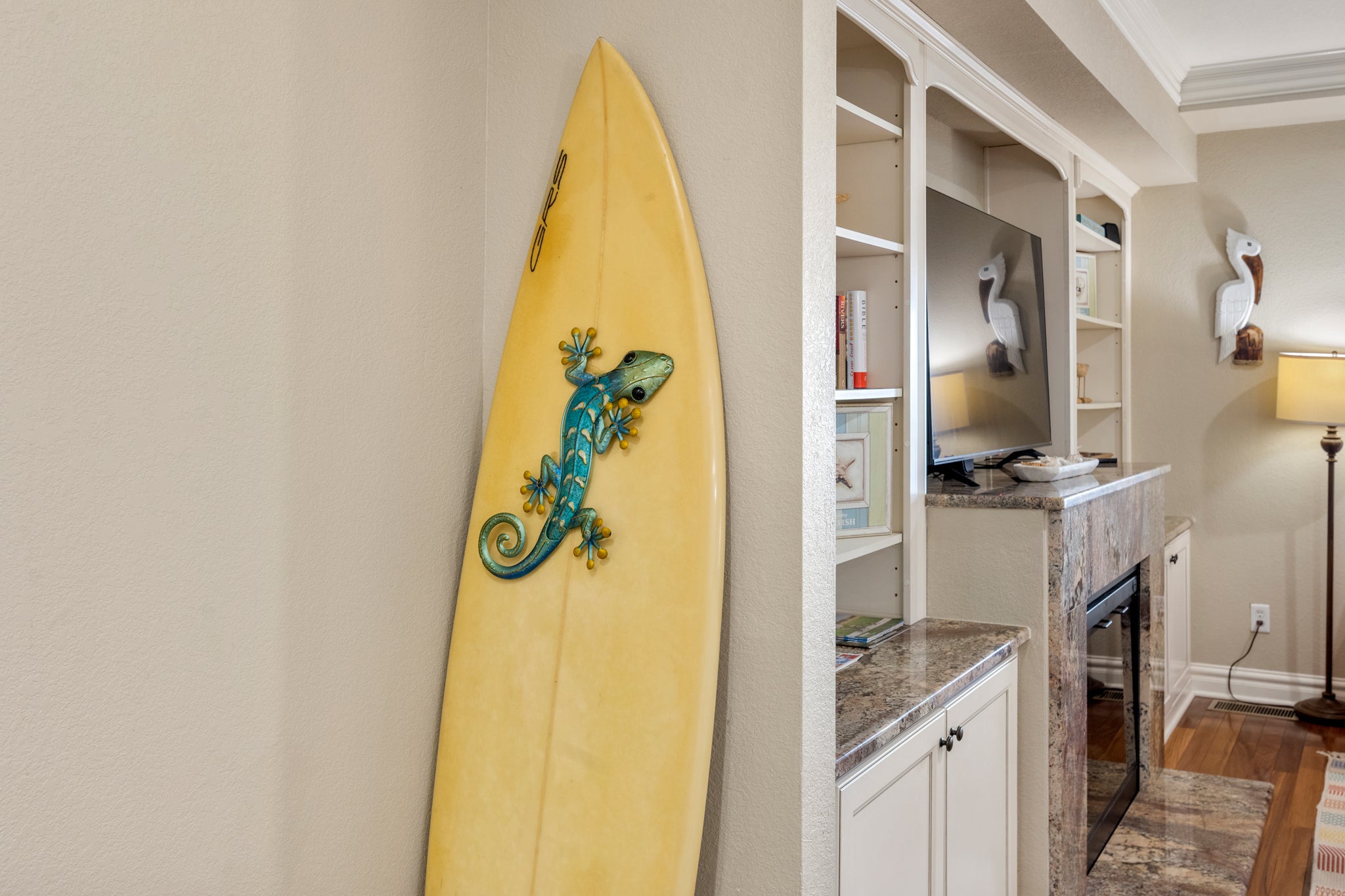CSC3I: Surfing Gecko | Top Level Living Area