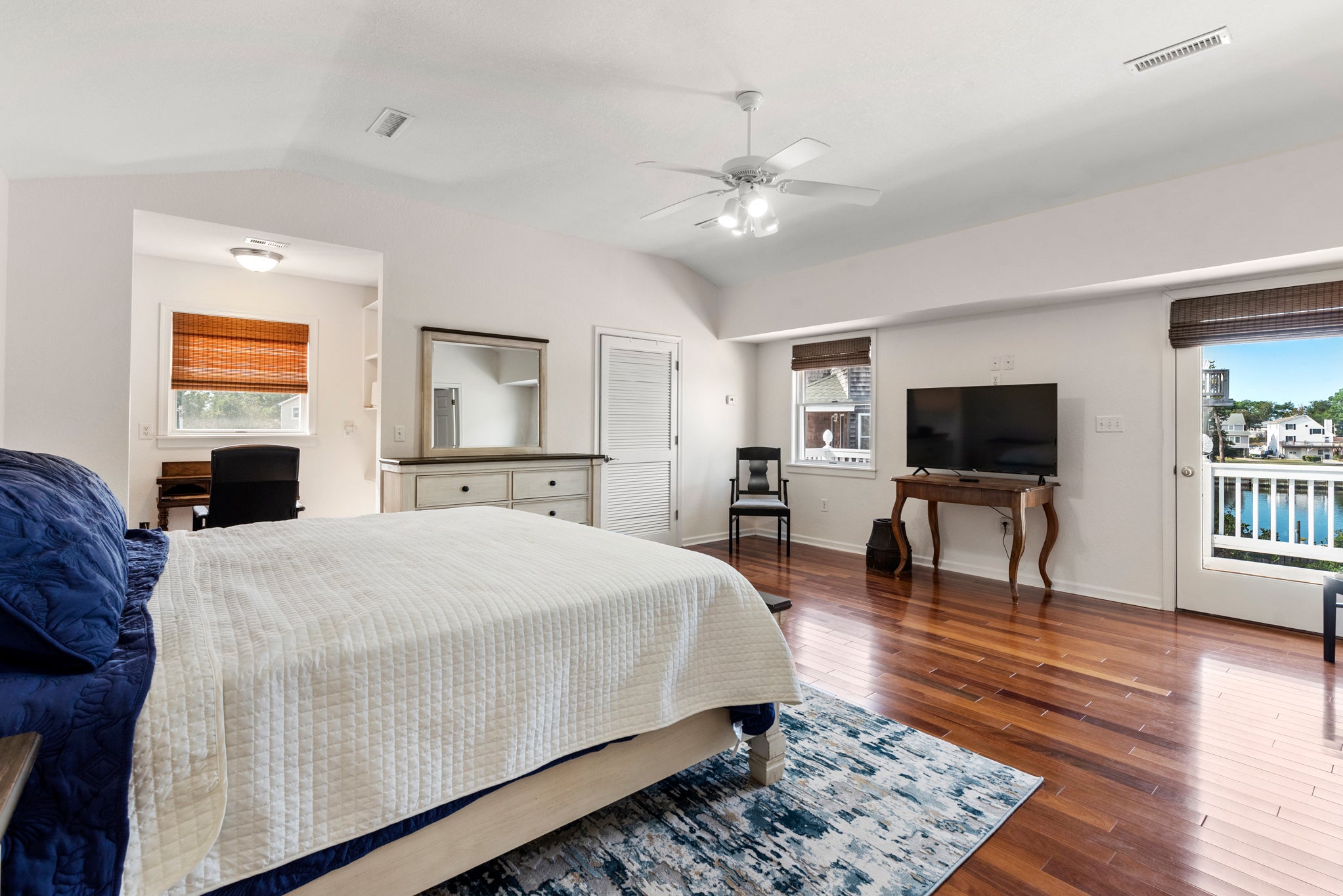 CH104: Inlet Palms | Guest Quarters - Mid Level Bedroom 1