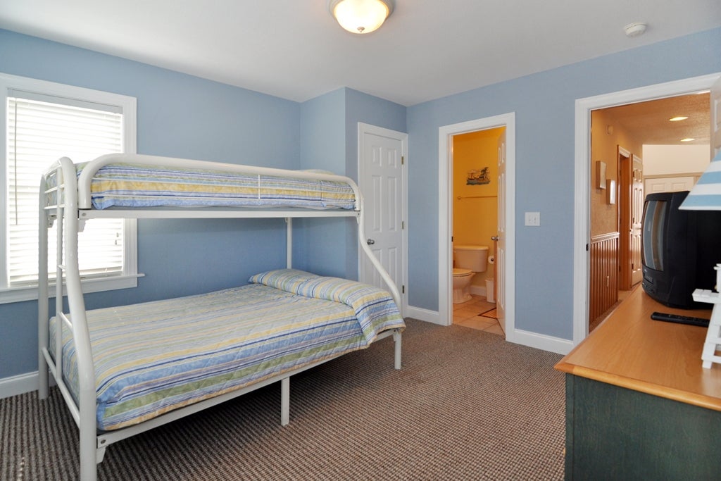 KD31: Sweet Home Carolina | Mid Level Bedroom 1