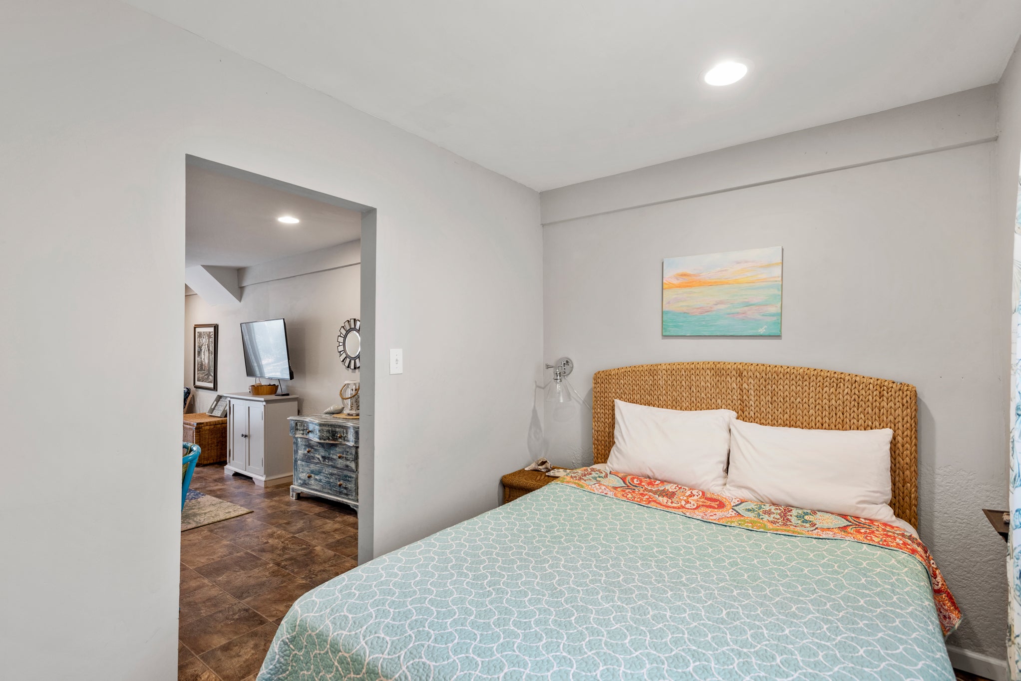 MNT1148: Sound Choice In Manteo | Bottom Level Apartment