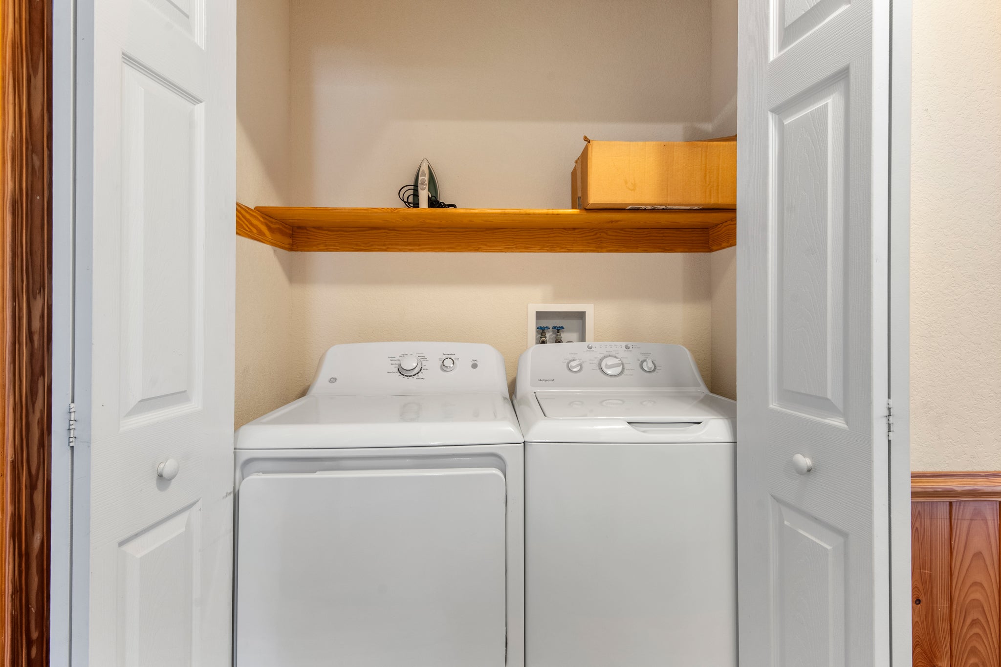 CL535: Good Sun-Stations | Mid Level Laundry Area