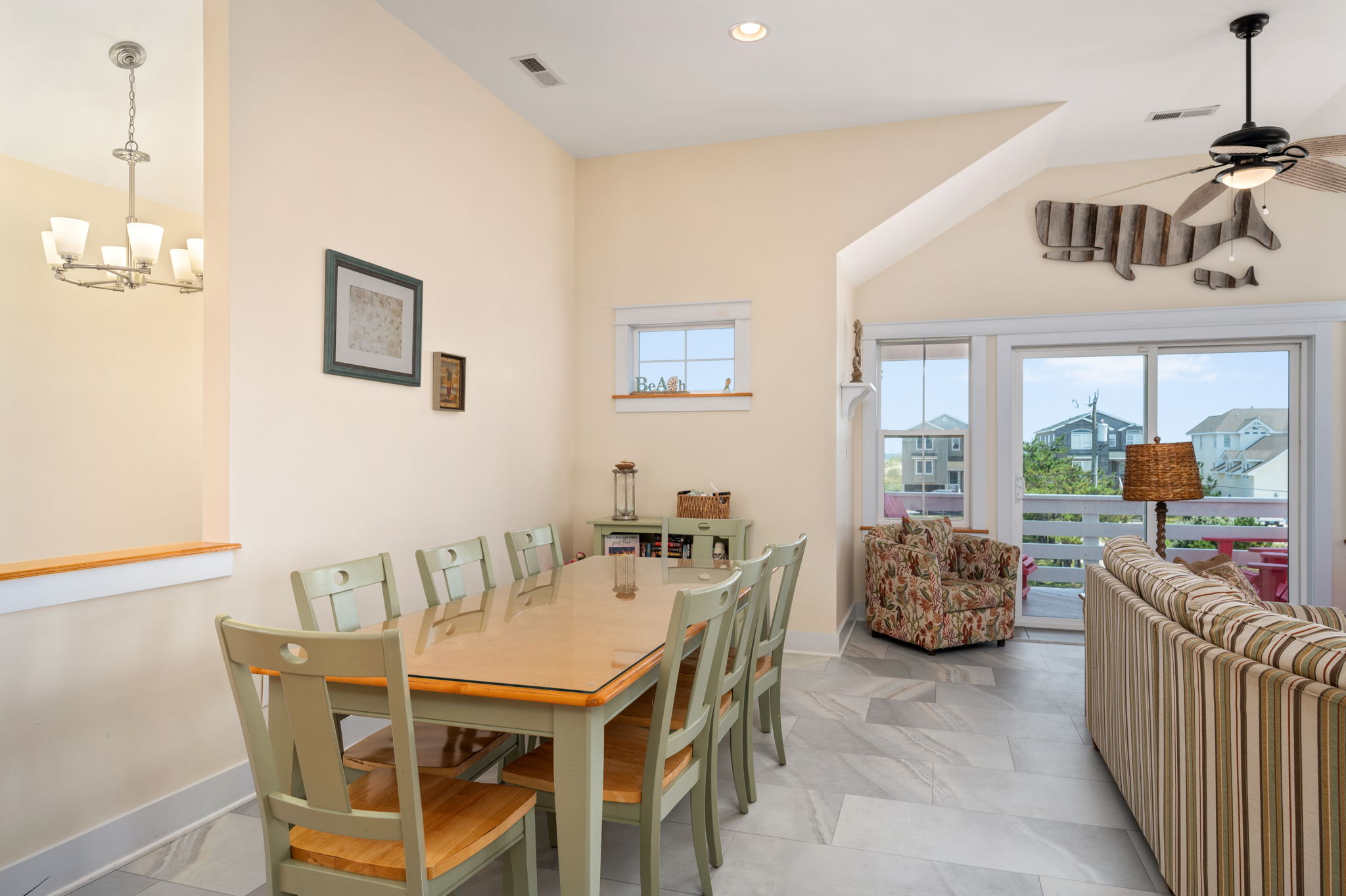 SN218: Sand Castle Cottage | Top Level Dining Area