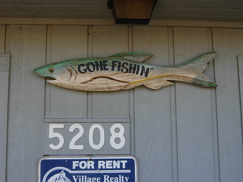 L39: Gone Fishin | Sign