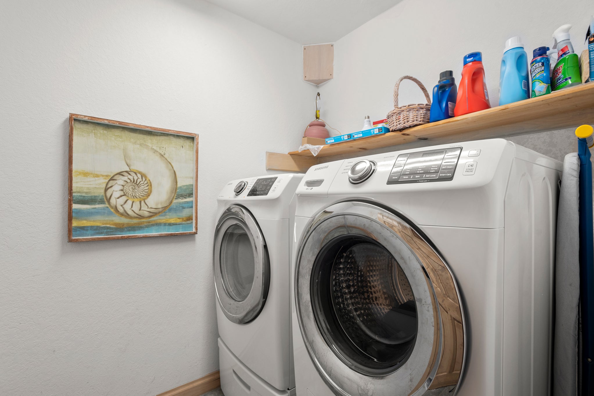 M852: Poni's Place | Bottom Level Laundry Area