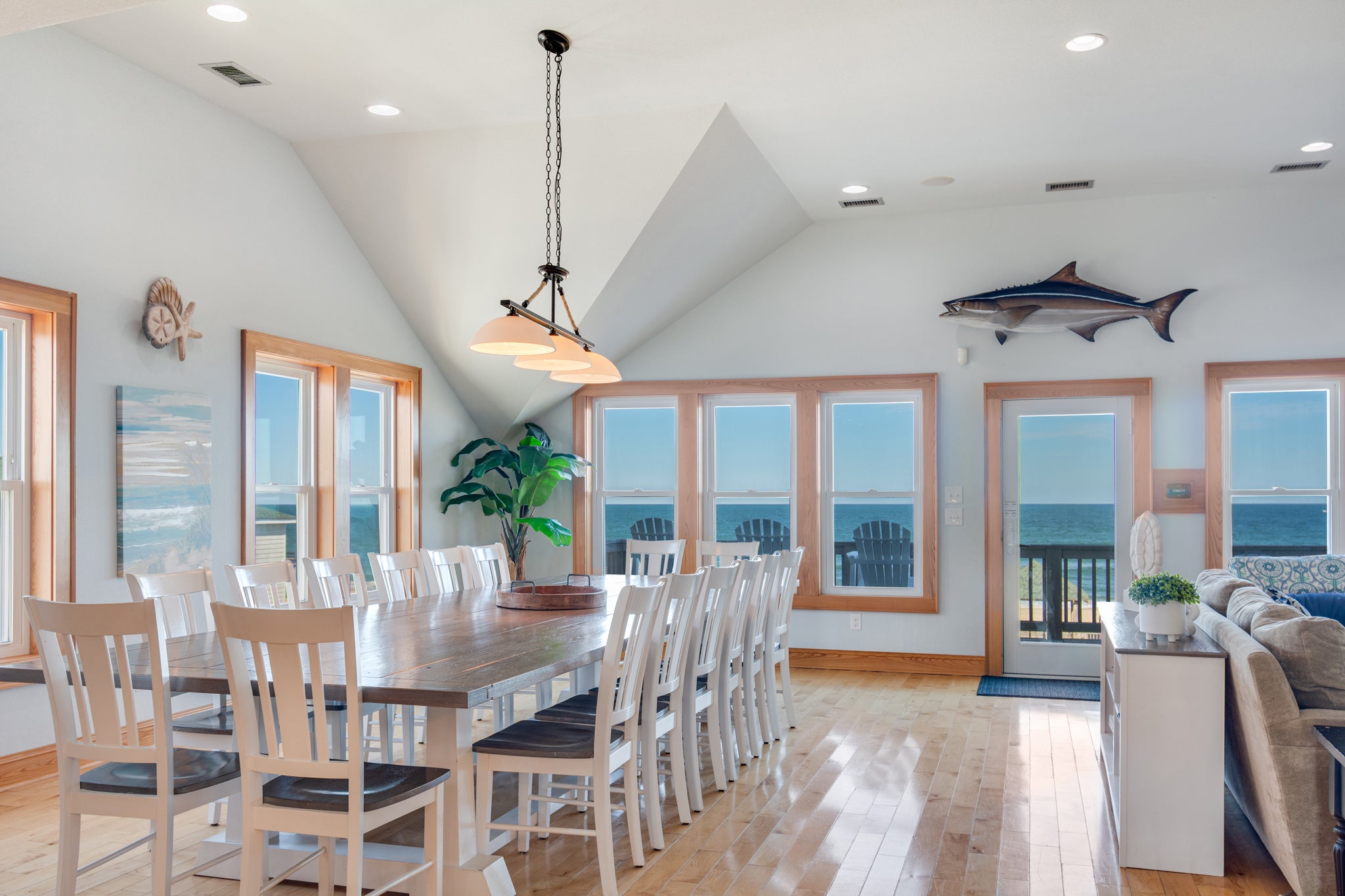 SN06: Cobia |  Top Level Dining Area
