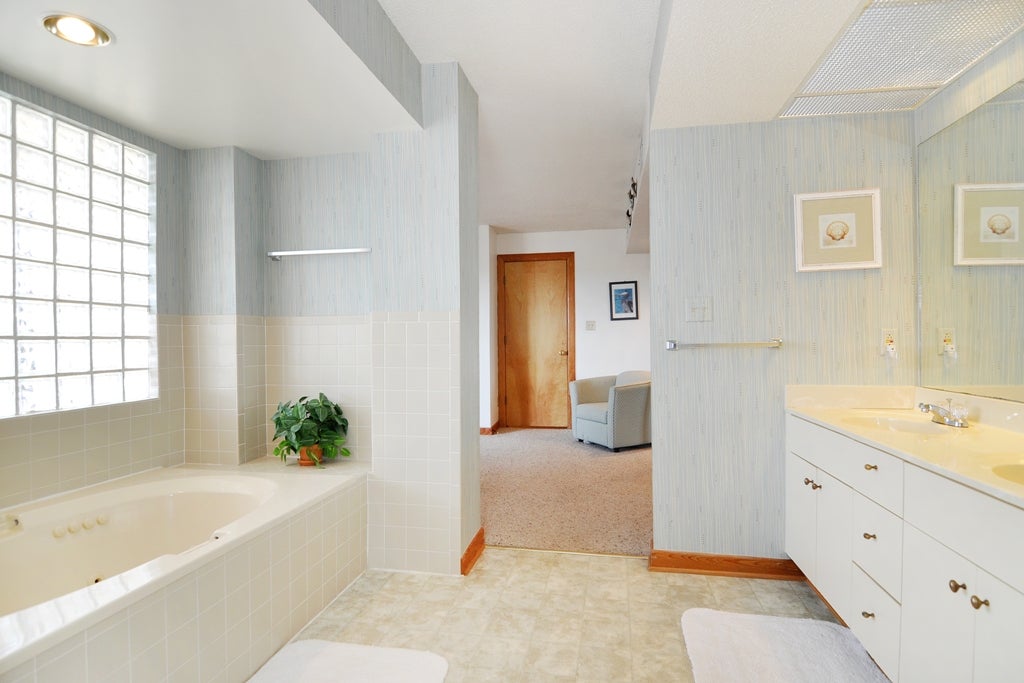 H304S: Heron Cove 304S | Bedroom 1 Bath