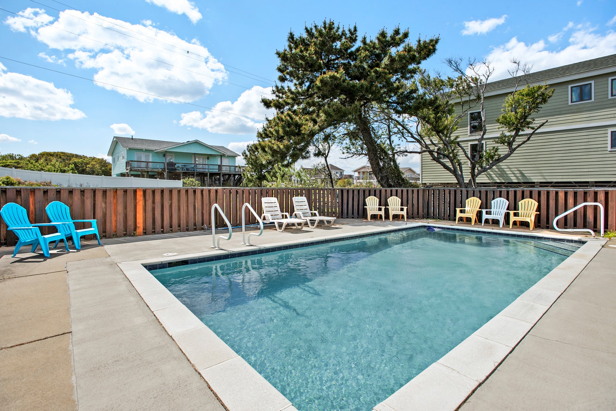DU702: C And Sky | Private Pool Area