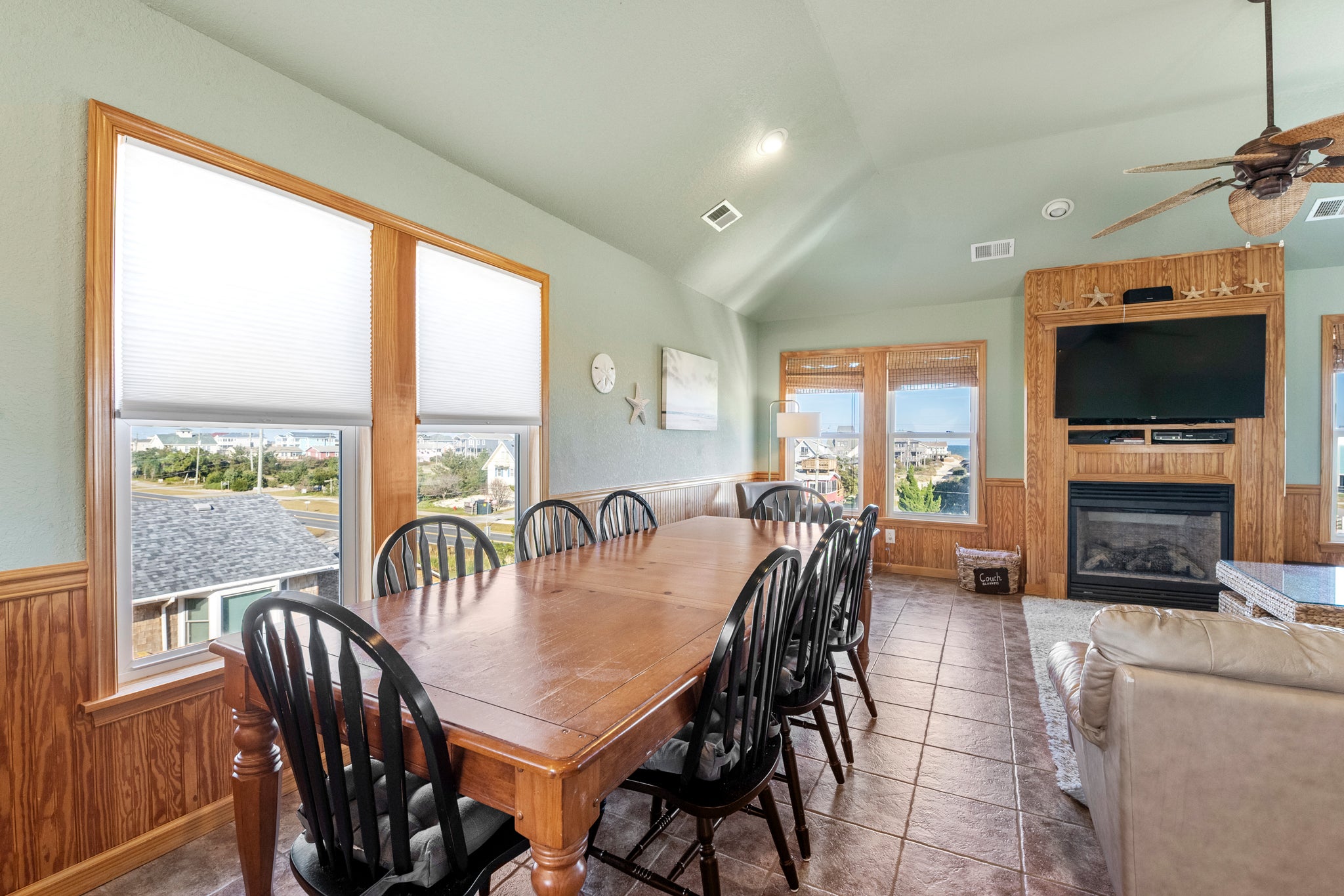 SN2344: Sassy Seas | Top Level Dining Area - Fireplace Not Available For Guest Use