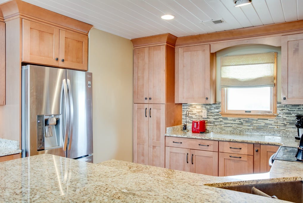 B10: Bay Meadow 10 | Top Level Kitchen