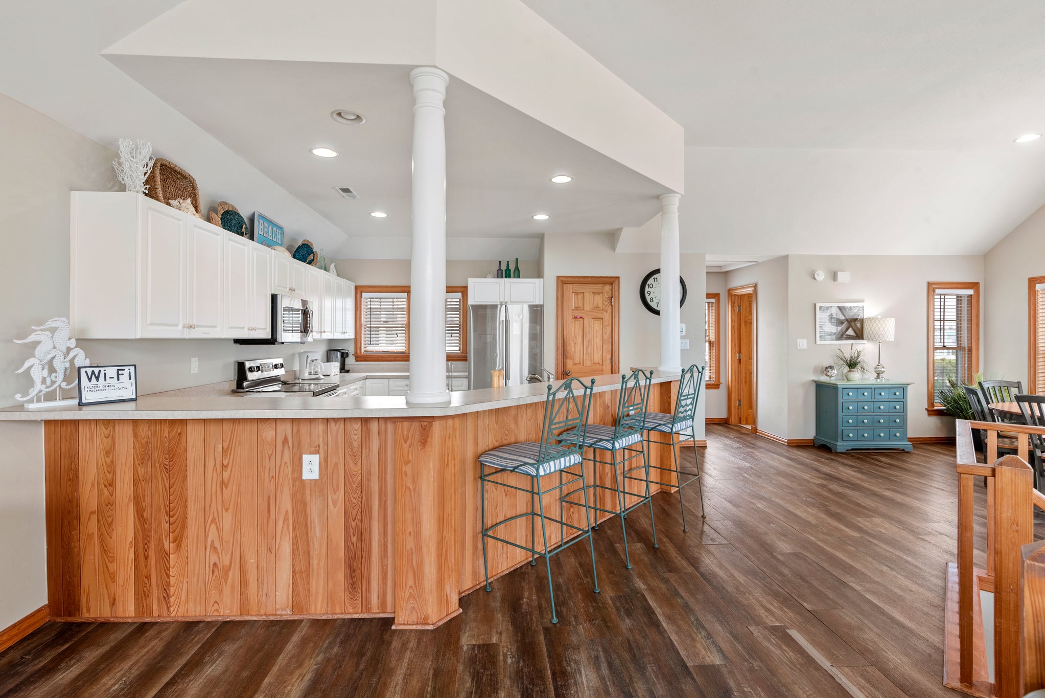 BU18R: White Dolphin (Right) | Top Level Kitchen and Dining Area