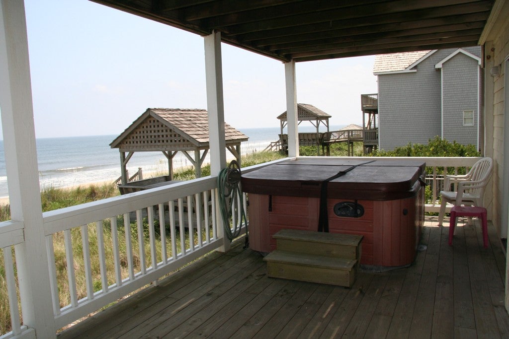 SS21: Castle In The Sand | Mid Level Oceanfront Hot Tub