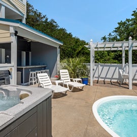 WH591: Shell's Shack l Pool Area w/ Hot Tub