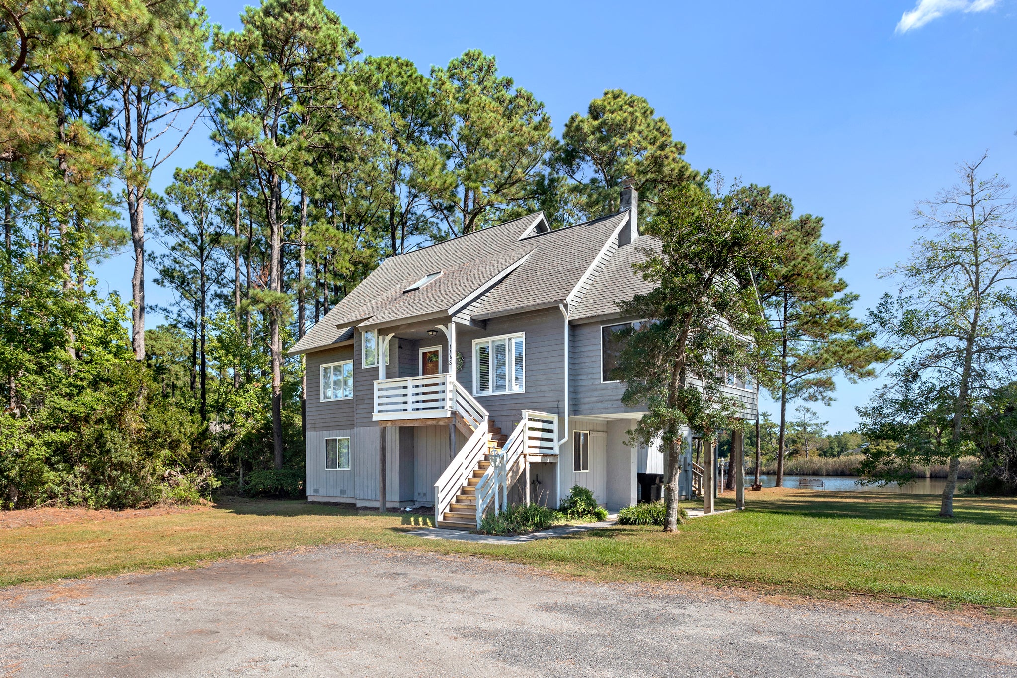 MNT1148: Sound Choice In Manteo | Front Exterior