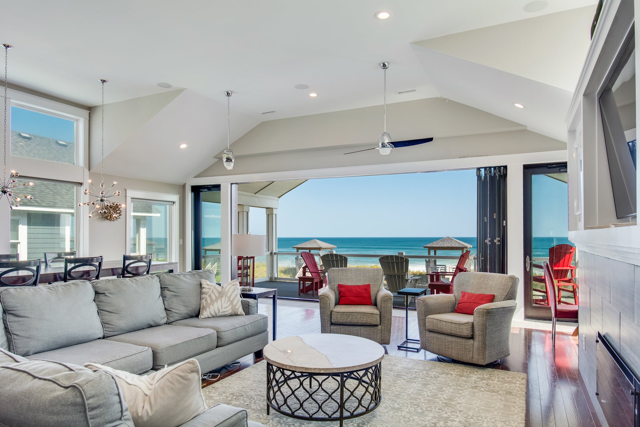 GR0413: Go Your Own Wave | Top Level Living Area