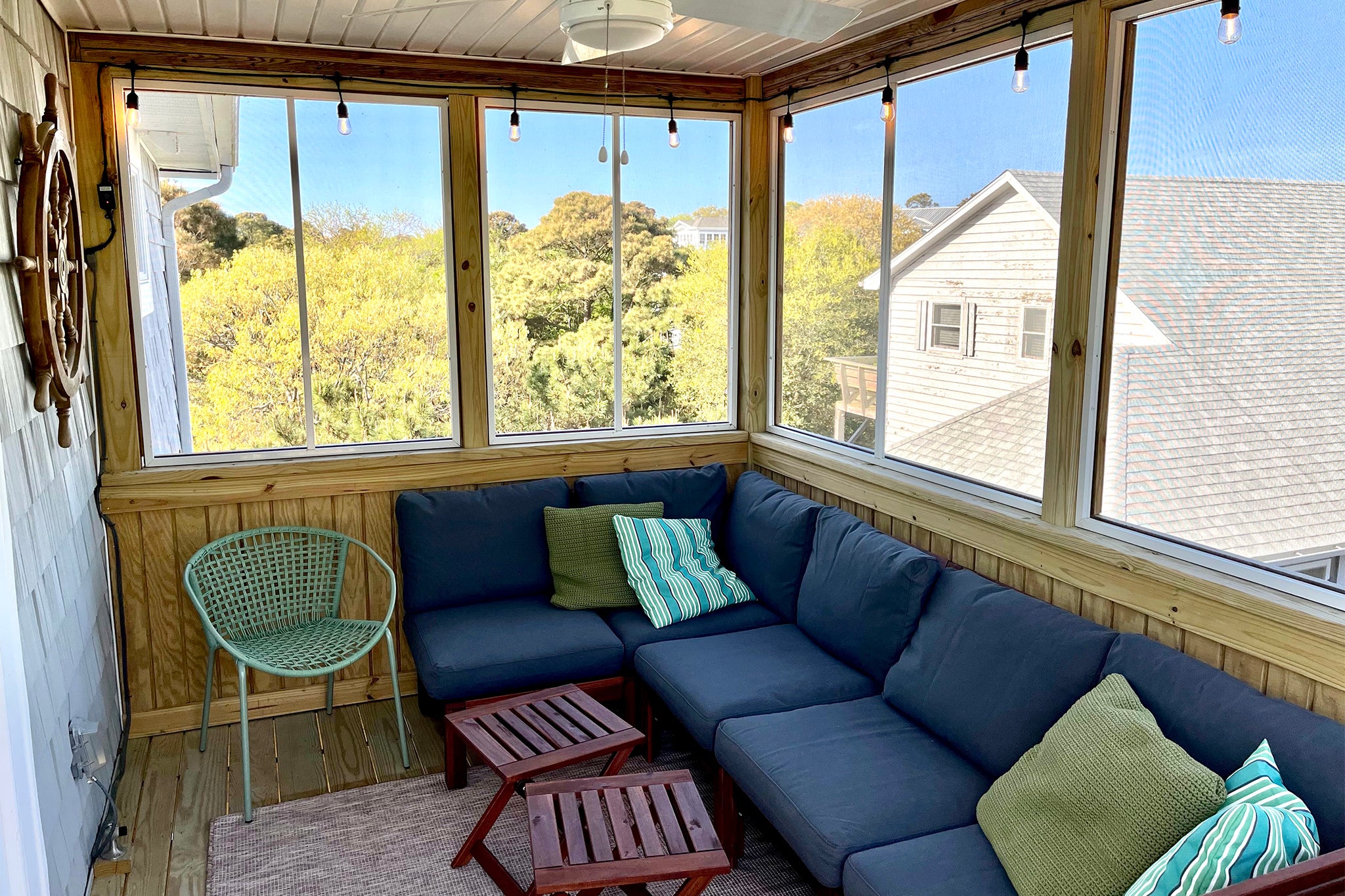 DU100: Duck Side Of The Moon | Top Level Screened Porch