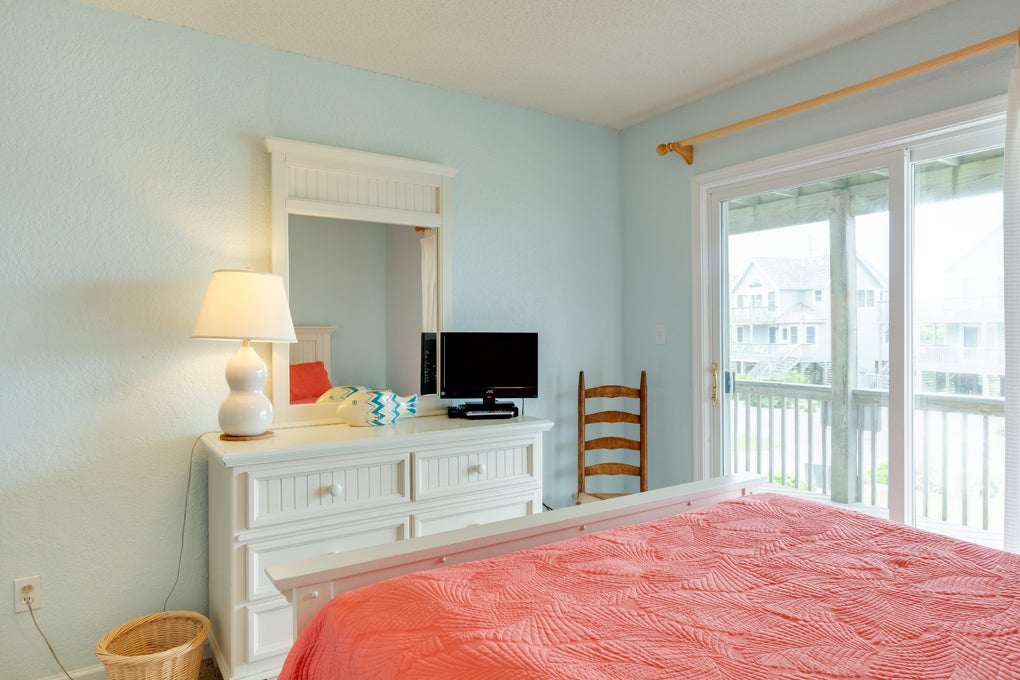 DR35: Innisfree By The See | Mid Level Bedroom 1