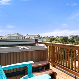 L23: On The Sunny Side | Top Level Deck w Hot Tub