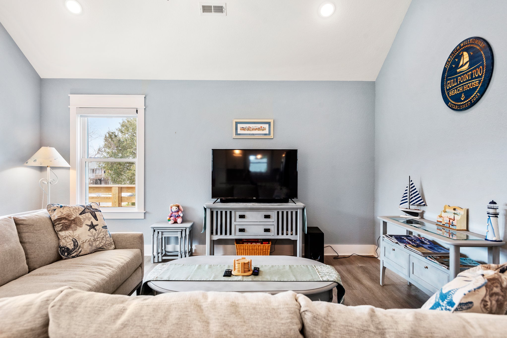 KDN9505: Gull Point Too | Living Area