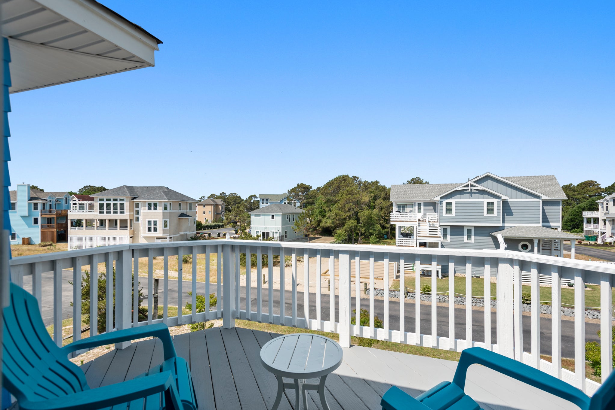 M863: Holiday House | Top Level Sun Deck