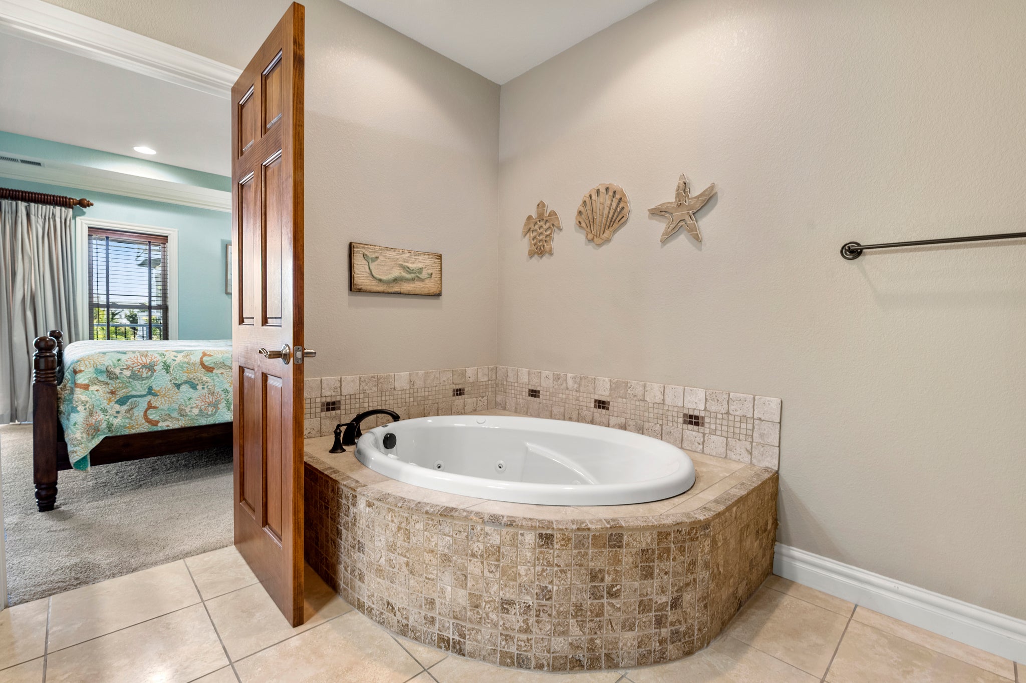 CSC3I: Surfing Gecko | Bottom Level Bedroom 1 Private Bath