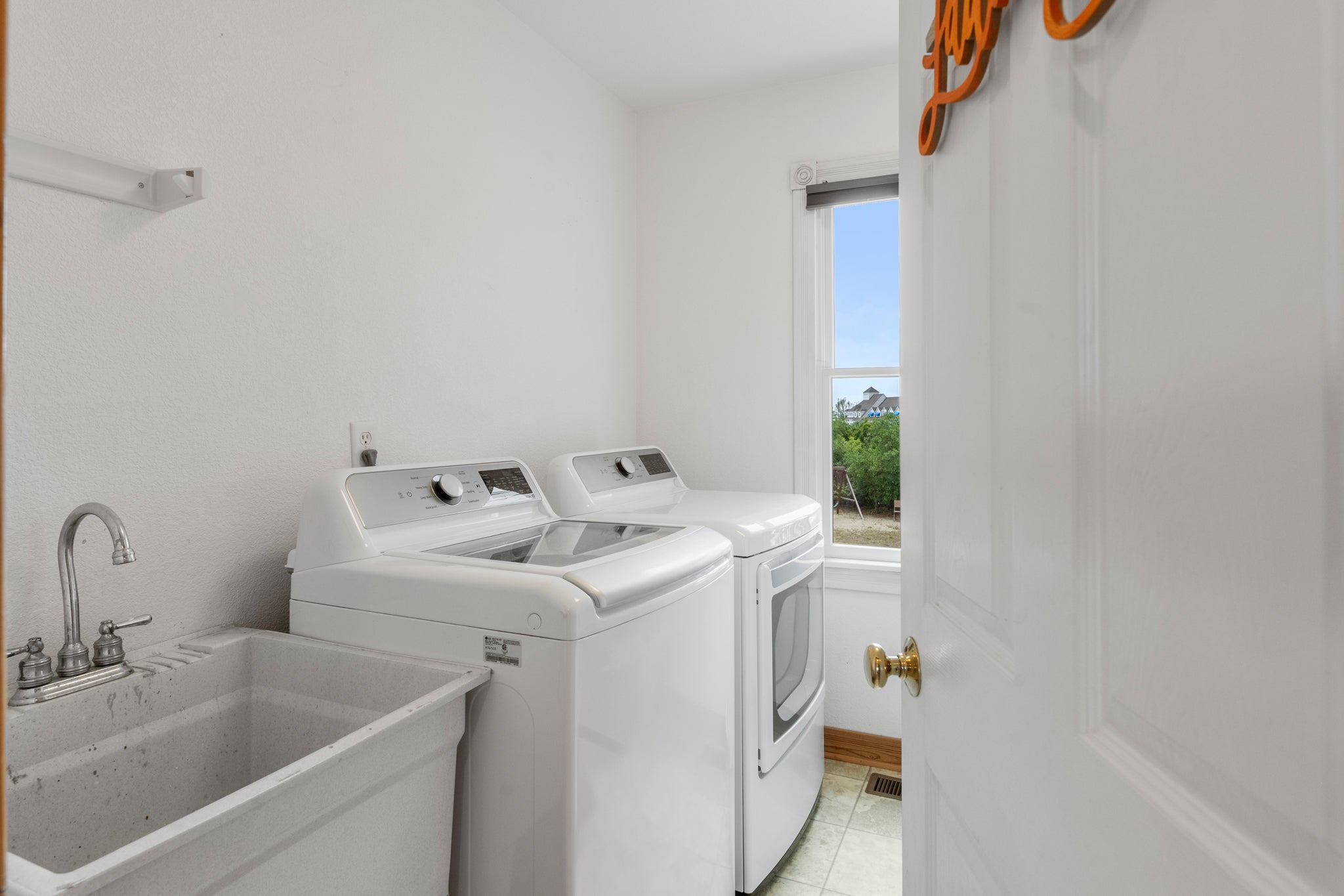 WH616: Blue Bomber | Mid Level Bedroom Laundry