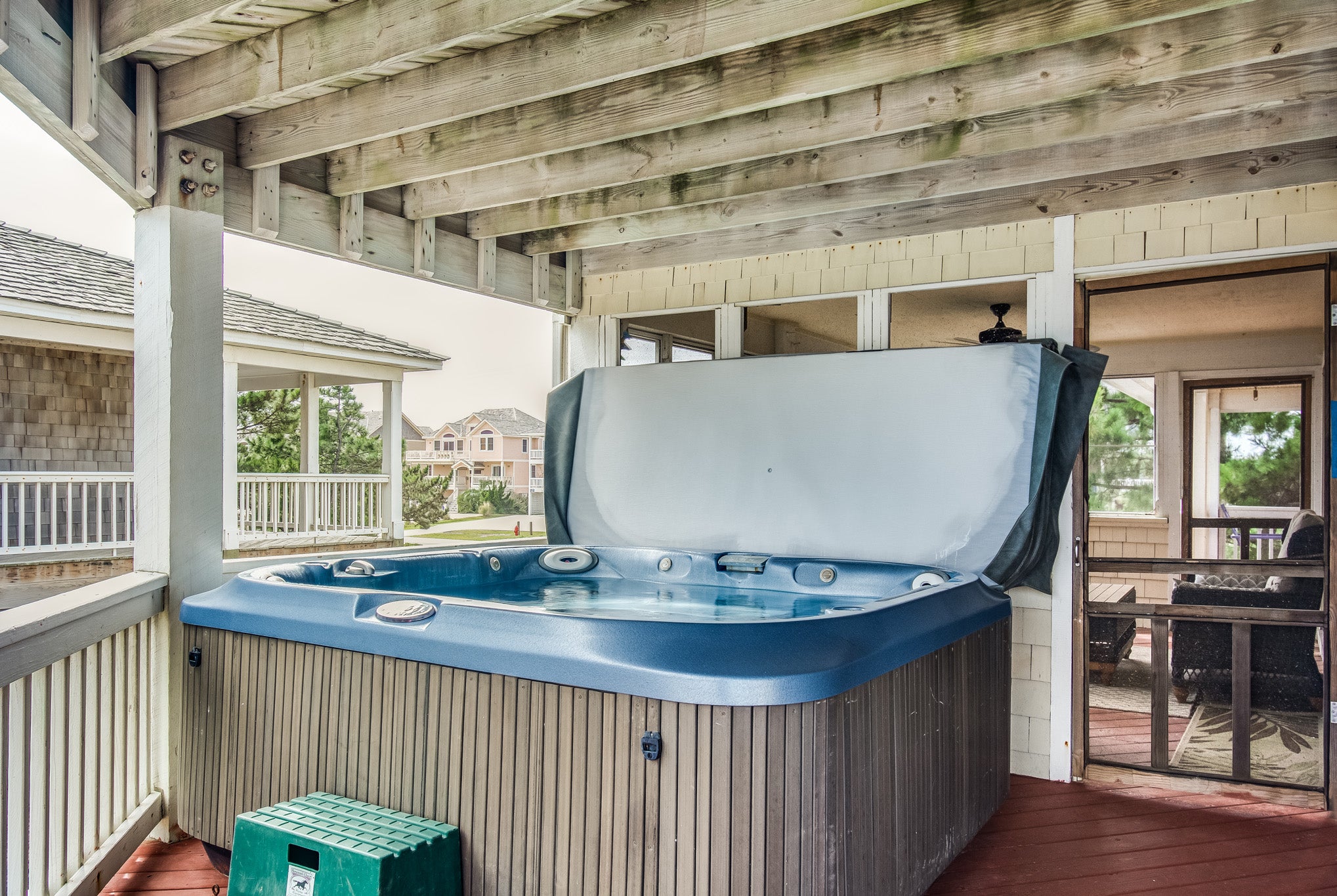 DE02: Beach Boys | Mid Level Rear Deck with Hot Tub