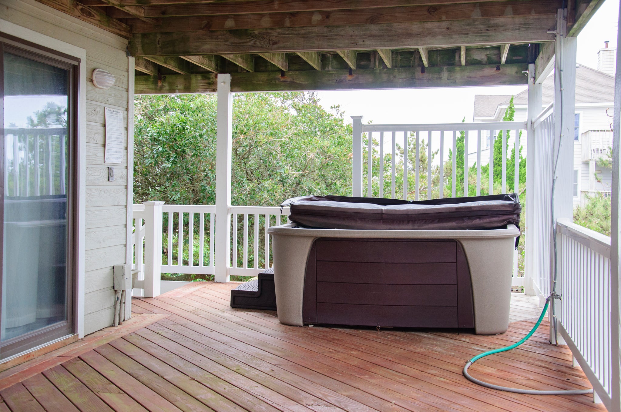 CL742: Sea La Vie | Mid Level Covered Deck with Hot Tub