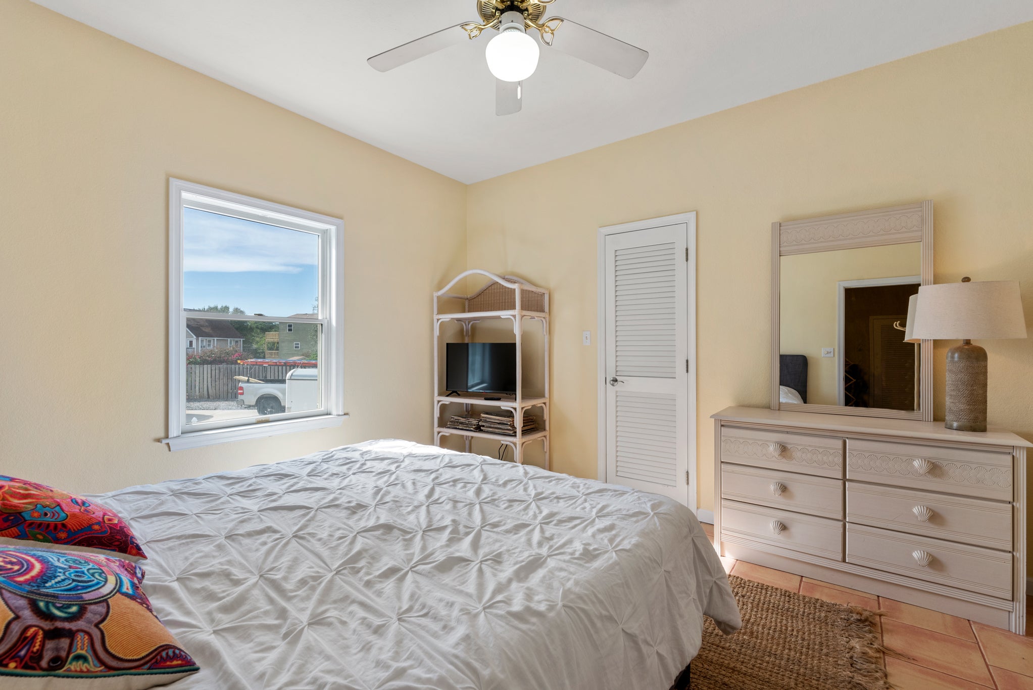 CH104: Inlet Palms | Main House - Mid Level Bedroom 2