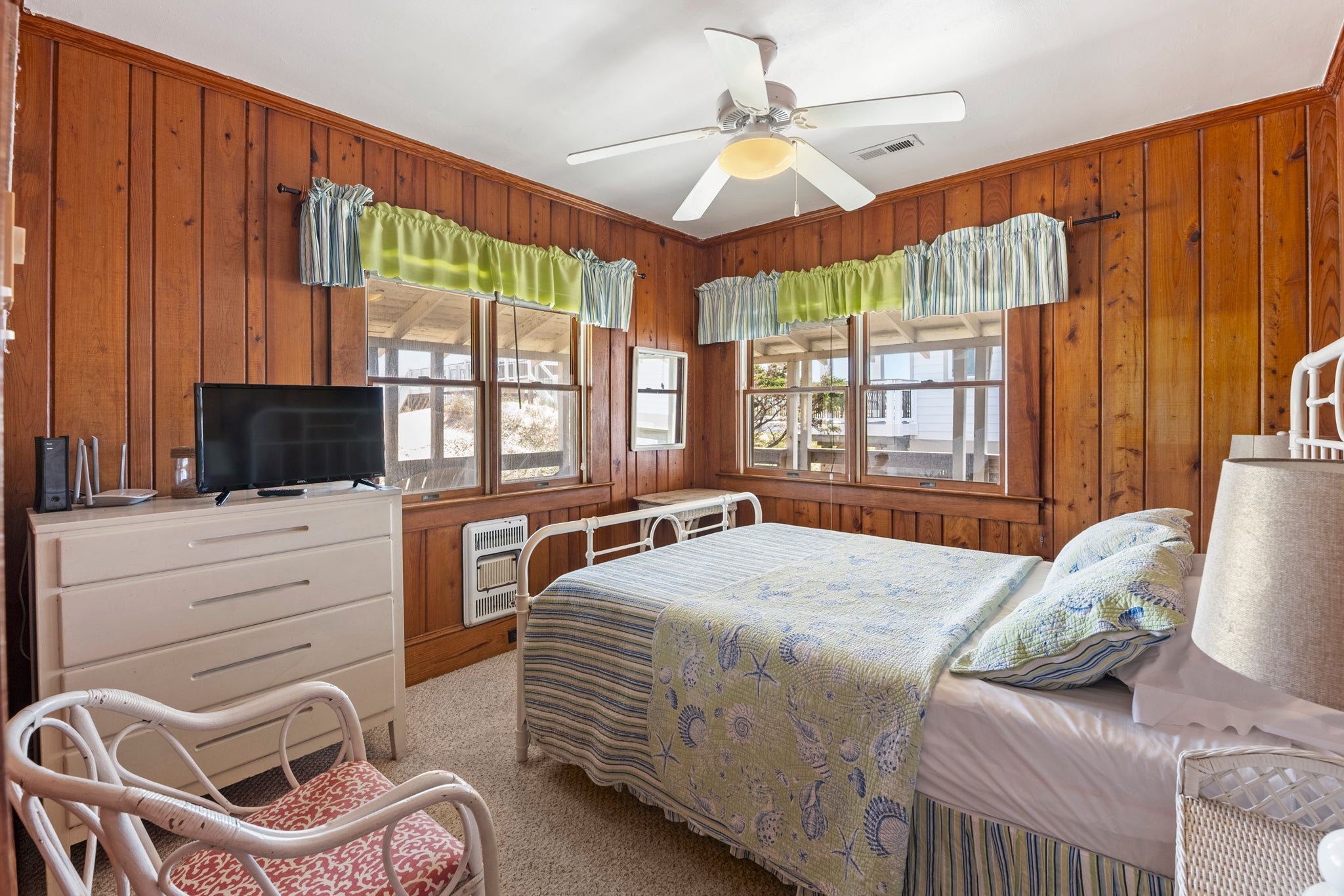 JR10: Mann Cottage | Bedroom 1