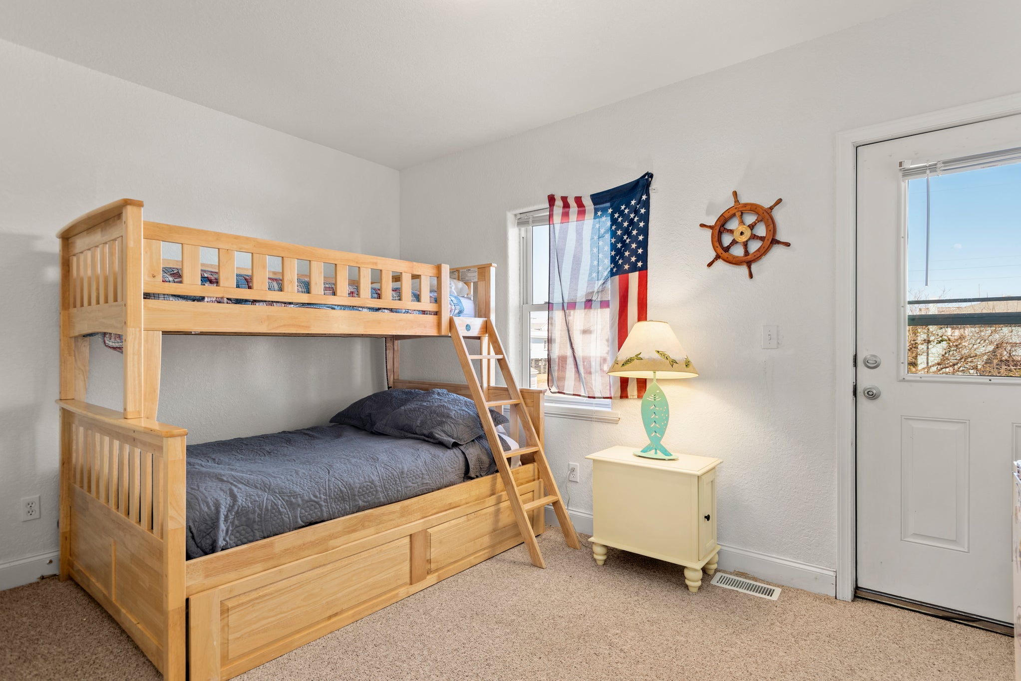 KDN3307: Carolina Sunshine l Mid Level Bedroom 2
