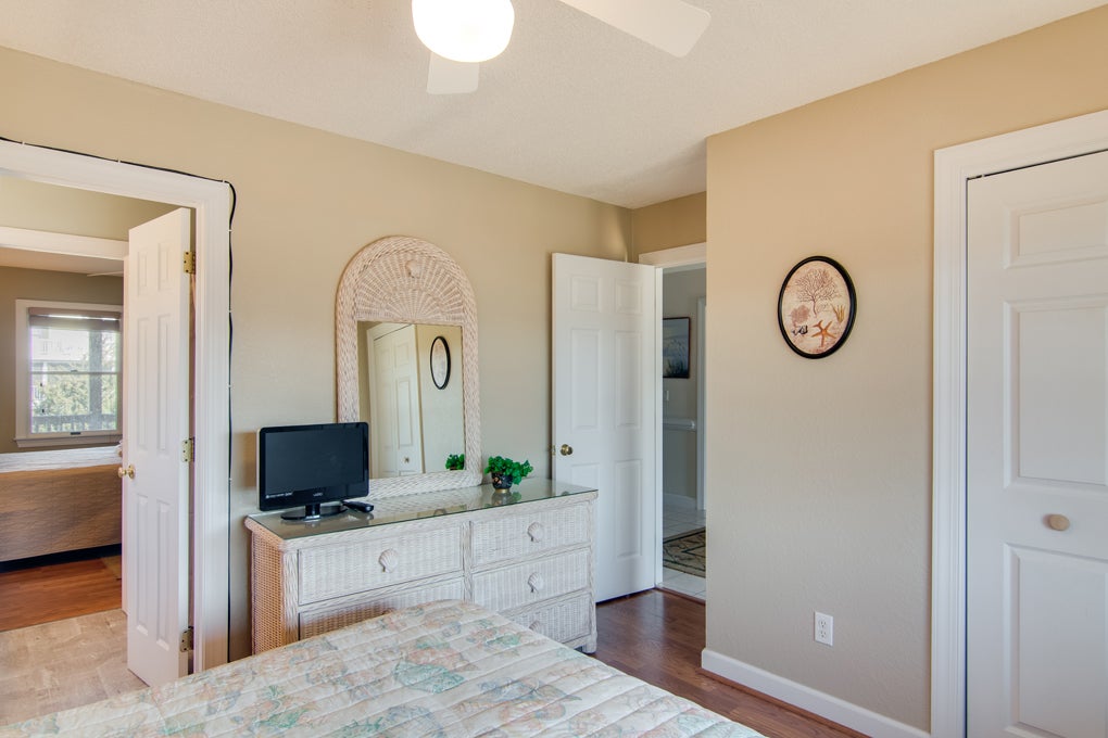 SS47: Vacation Station | Mid Level Bedroom 2