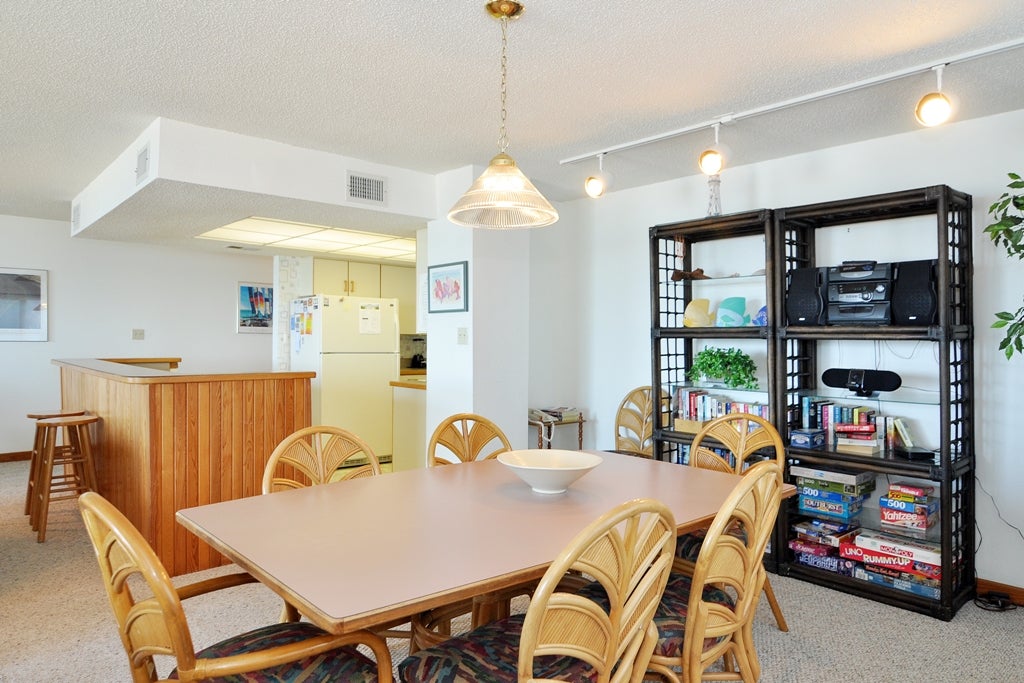 H304S: Heron Cove 304S | Dining Area