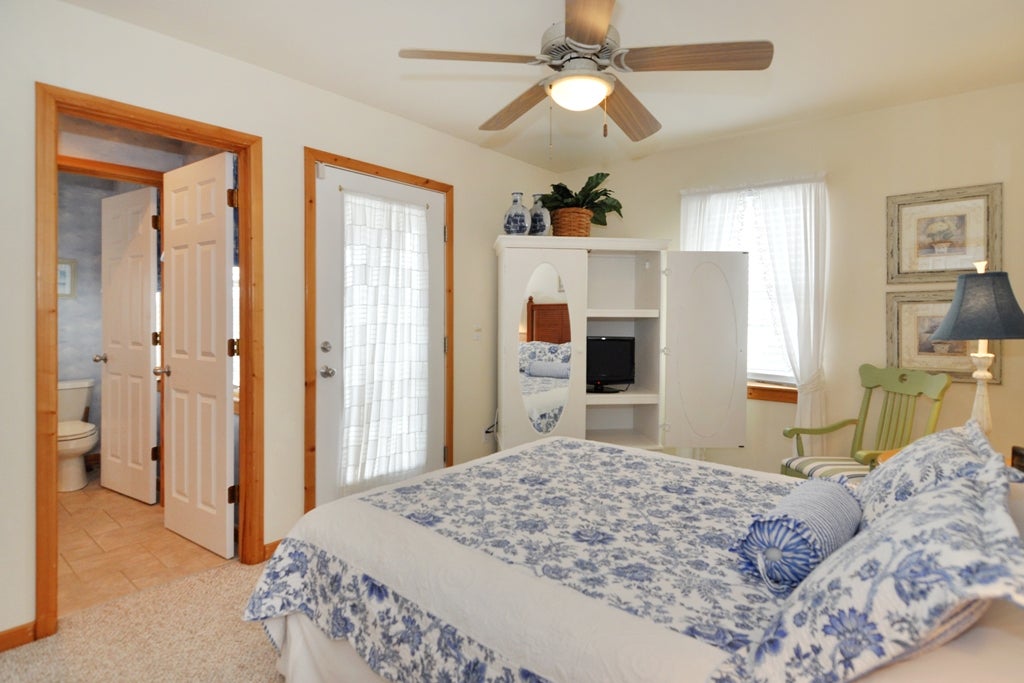 JR369: Point Of Views NC | Mid Level Bedroom 2