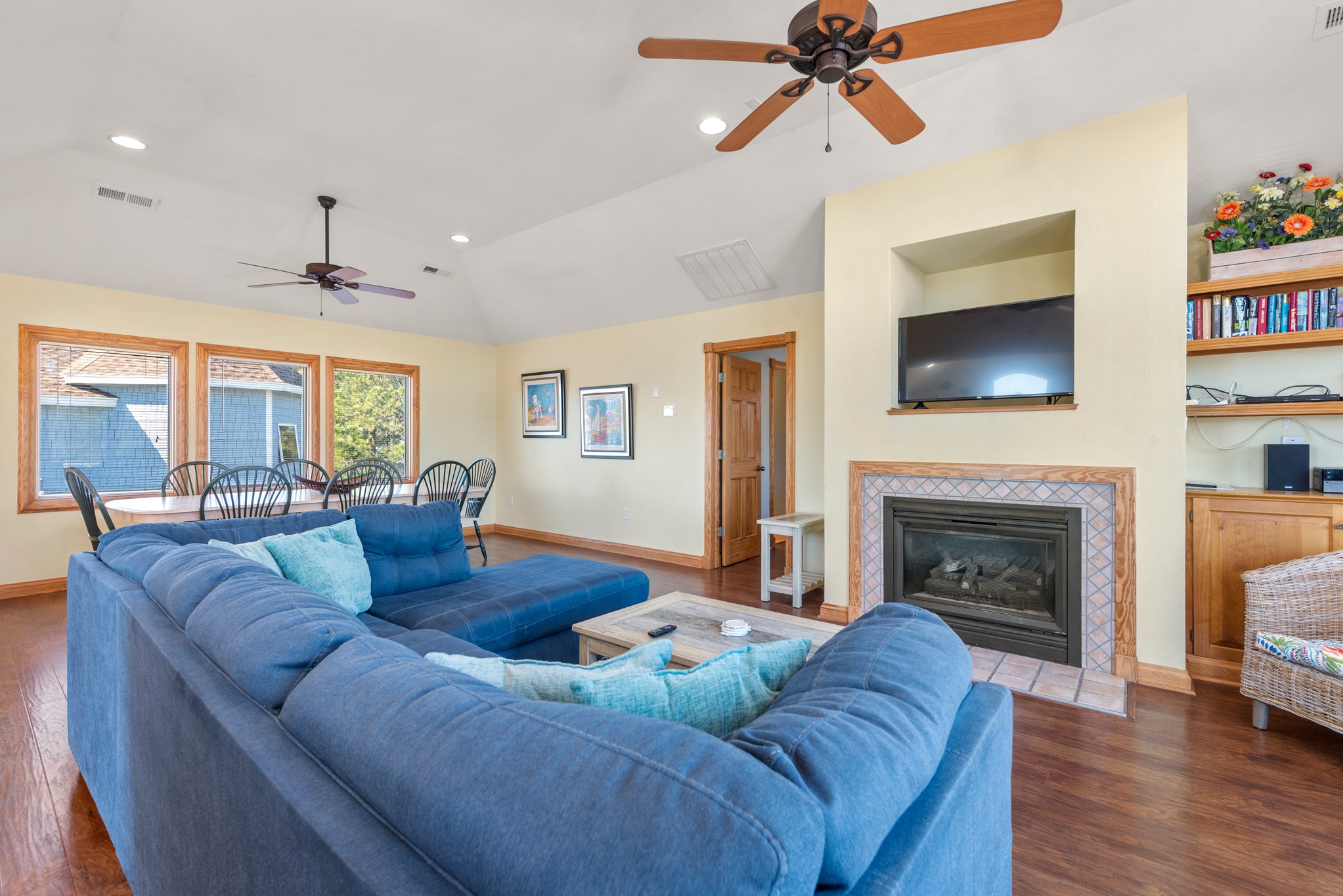 M849: Beach Time Out | Top Level Living Area - Fireplace Not Available For Guest Use