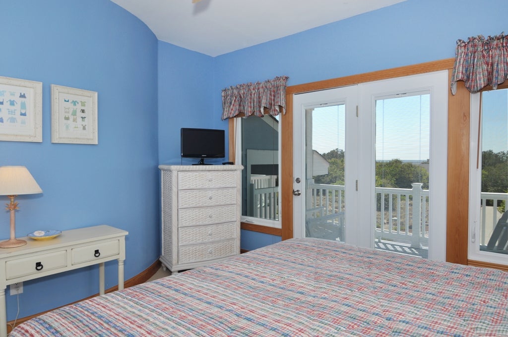 CC230: A Shore Thing | Mid Level Bedroom 7