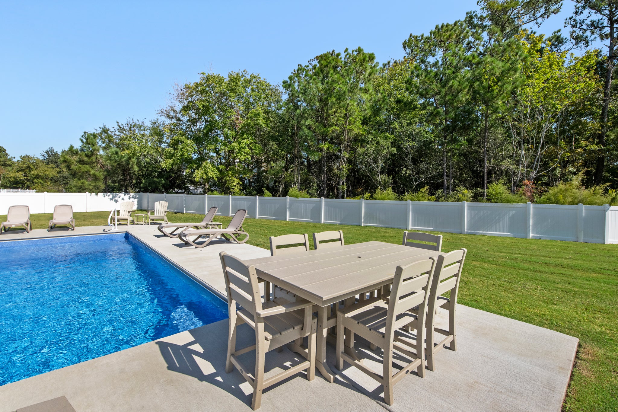 CC420: Shell's By The Seashore | Pool Area w/ Outdoor Dining Set