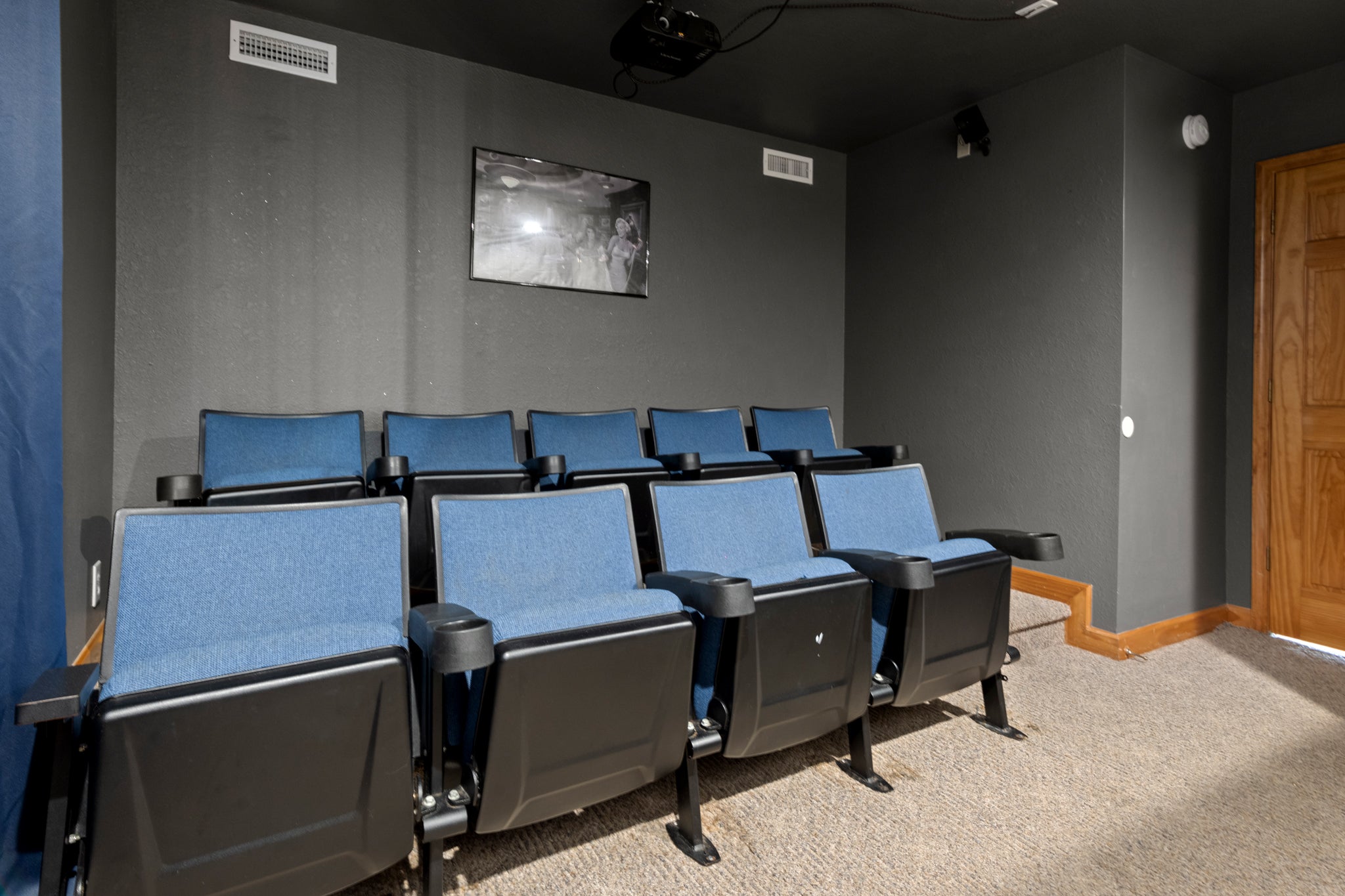 NH2111: Captain Jack's Landing | Mid Level Theater Room