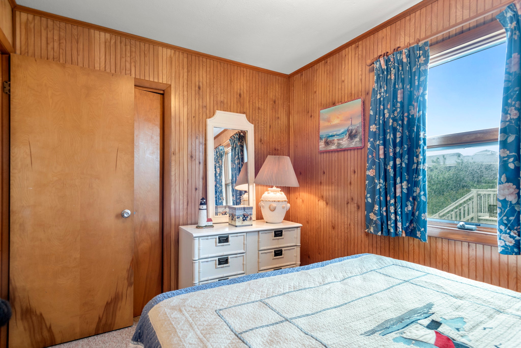 SN0407: Sailor's Rest at Nags Head l Mid Level Bedroom 2