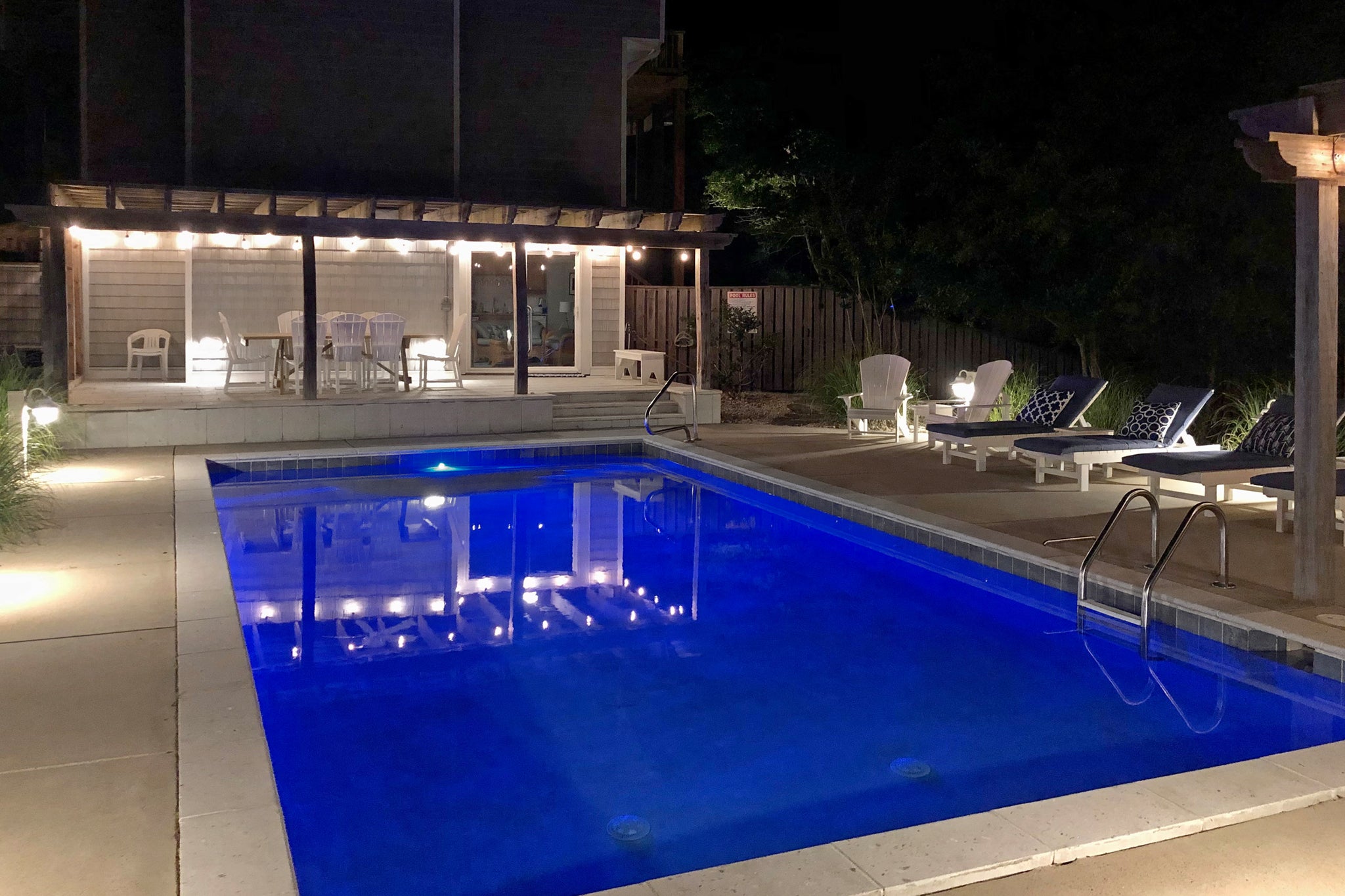 DU100: Duck Side Of The Moon | Private Pool Area At Night