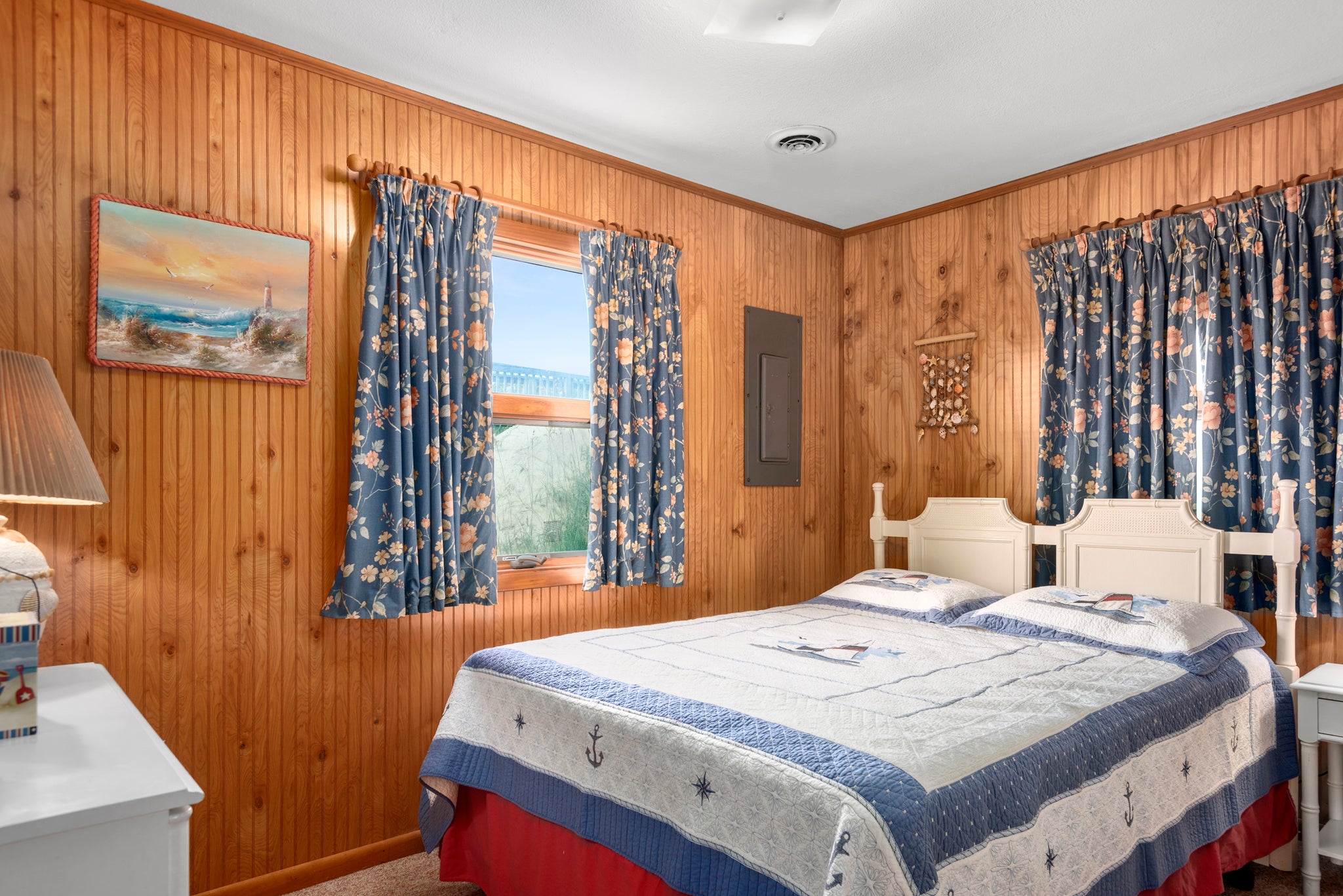 SN0407: Sailor's Rest at Nags Head l Mid Level Bedroom 2