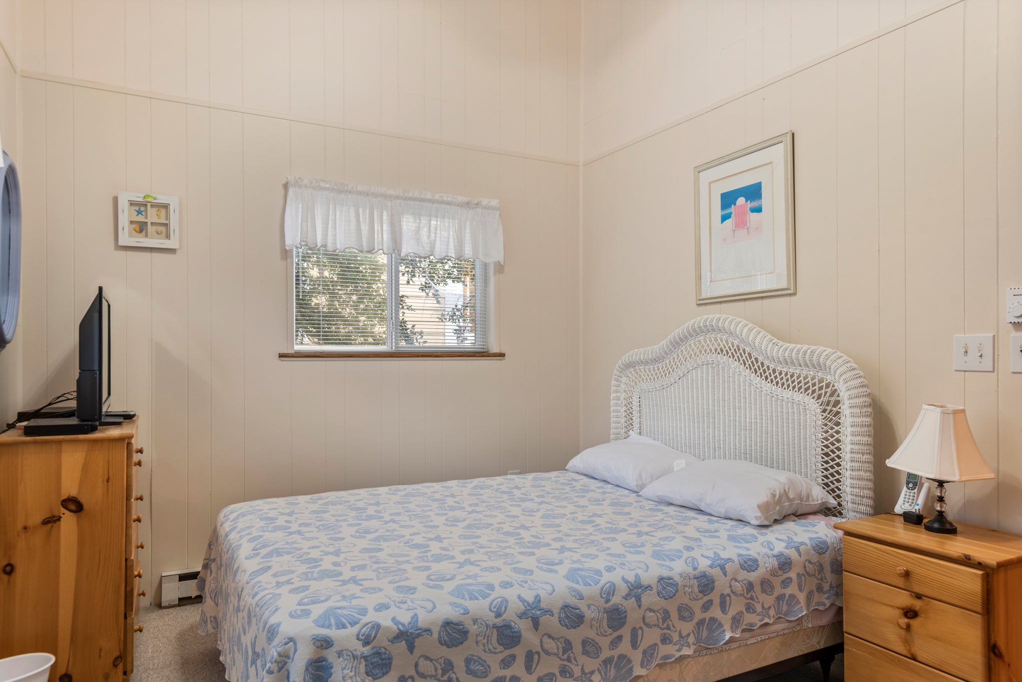 OSJ15: Sun Hut l Mid Level Bedroom 1