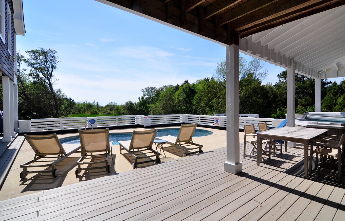 CC318: OBX Rays | Private Pool Area