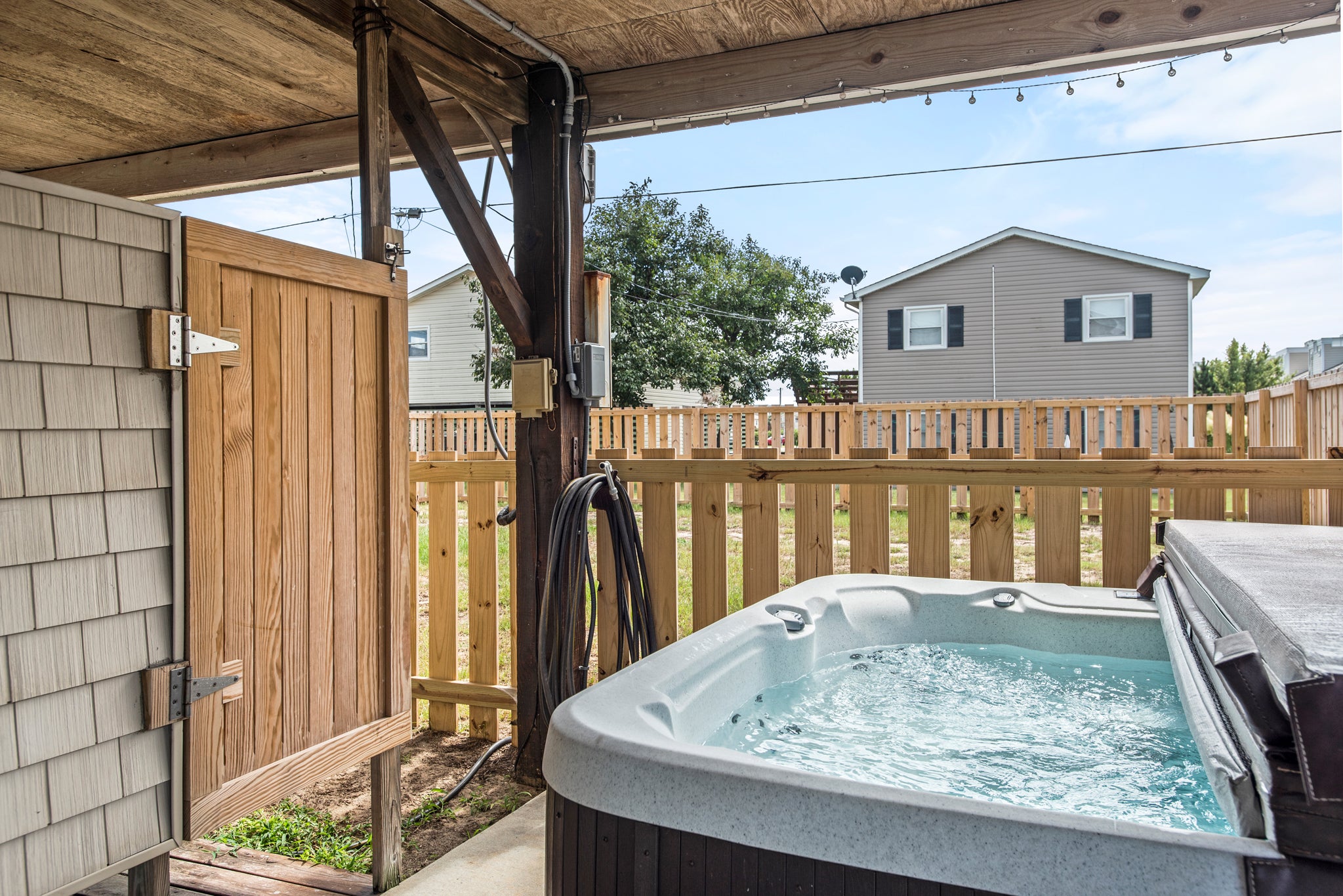 KDS8407: Tanfastic | Ground Level w/ Outside Shower & Hot Tub