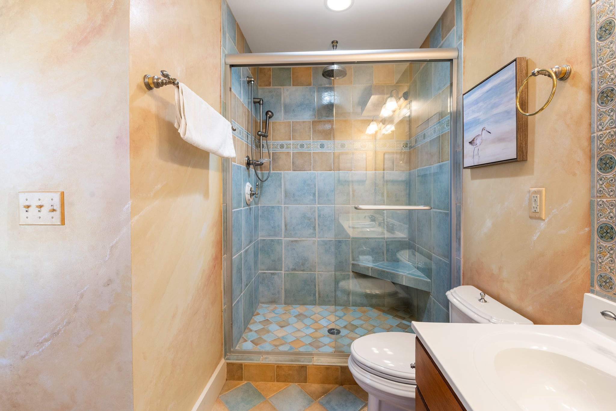 DU126: Oceanfront Oasis | Mid Level Bedroom 5 Private Bath