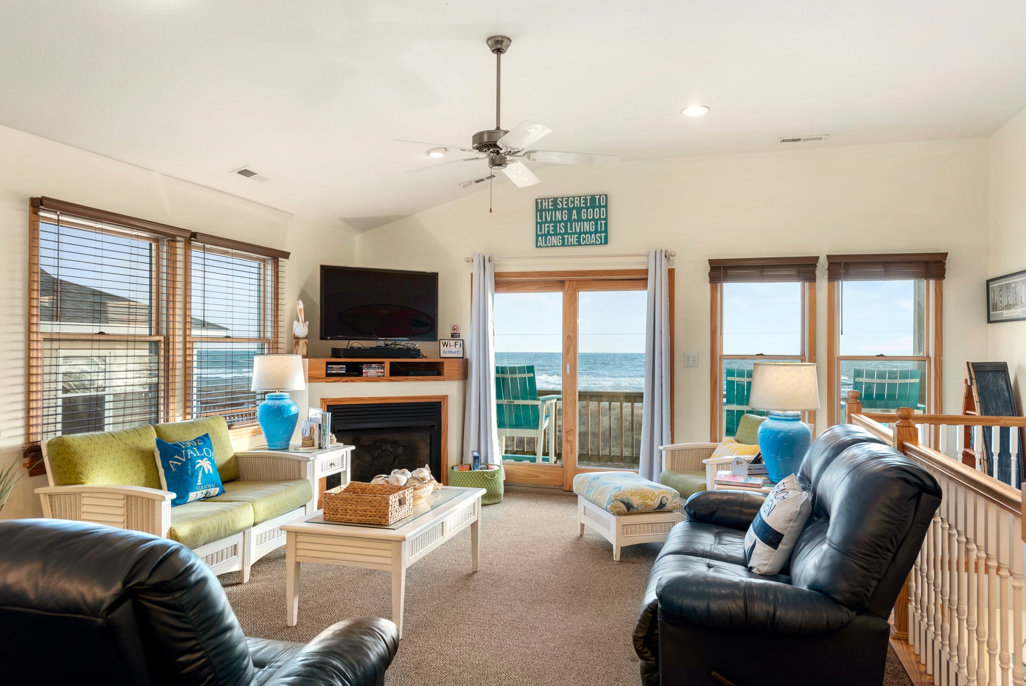 KH3406: Surf's Up | Top Level Living Area - Fireplace Not Available For Guest Use